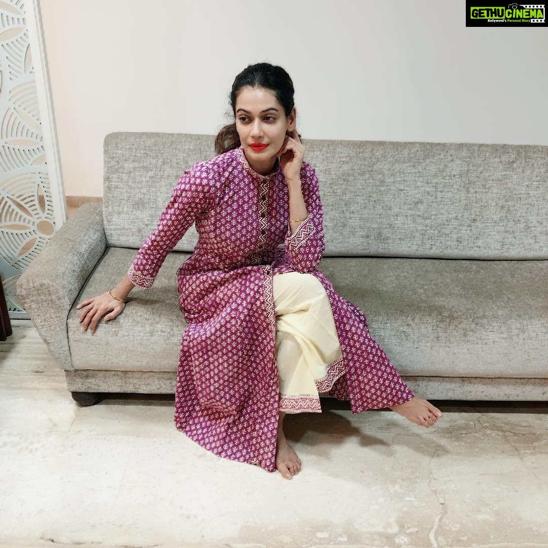 Payal Rohatgi Instagram - क्या हम #Congress के बारे मैं कुछ लिख सकते हैं की वो भी @instagram #India के office के employee delete कर देंगे as violation of community guidelines 😜 हमें डर लग रहा है अभी 🙏 #payalrohatgi #paayalrohatgi
