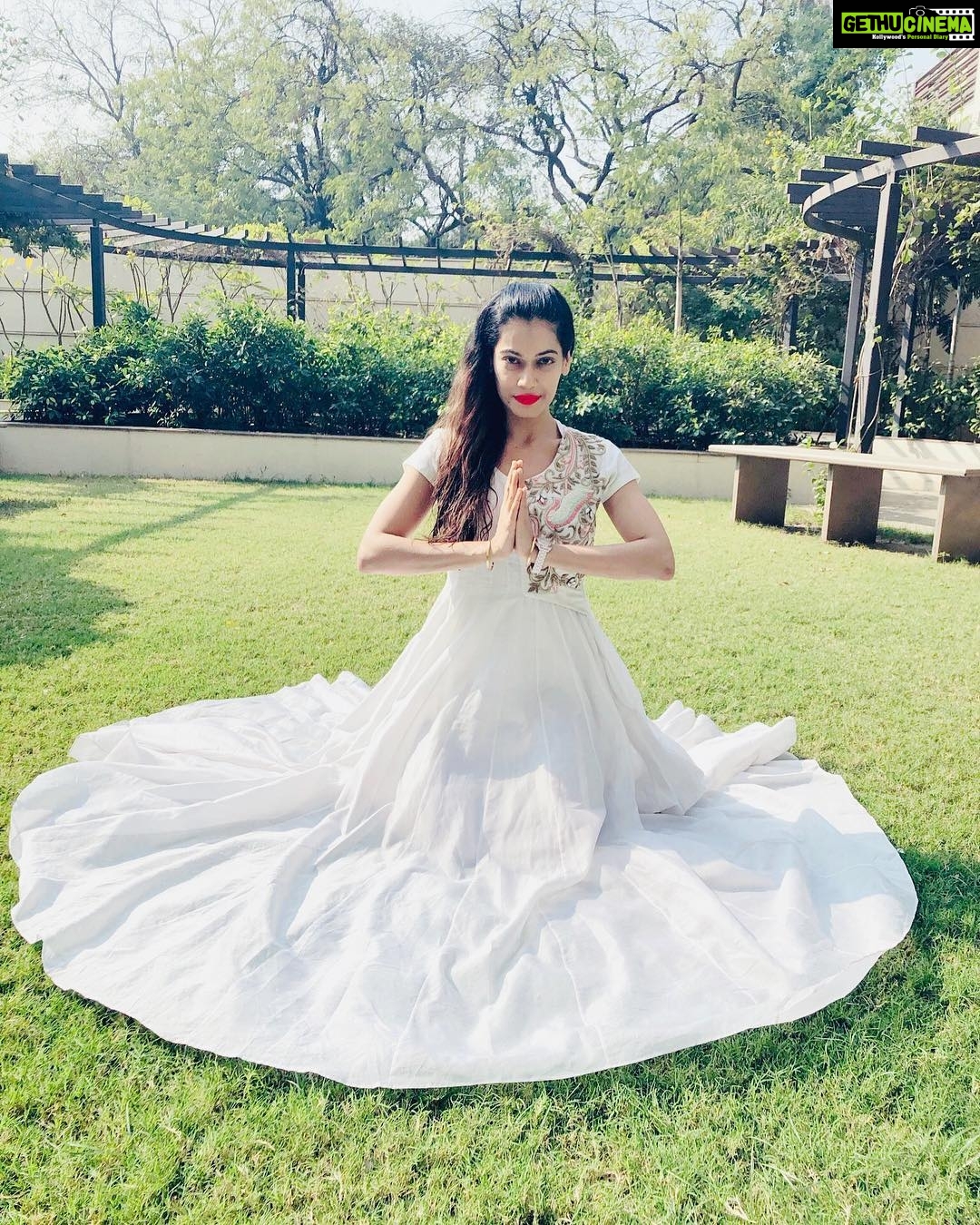 Payal Rohatgi Instagram - हिंदुओ (Minority) की क्या जनसंख्या है Islamic Pakistan/Bangladesh मैं आज, जो बँटवारे के पहले भारत का हिस्सा था🤨Indian Muslims की क्या जनसंख्या थी 1947 मैं, भारत मैं,और आज 2018 मैं 🤔नक़ली ख़बर फैलाना क़ानूनी जुर्म होना चाहिए 🙏 #जैश्रीराम #पायलरोहतगी #NationWantsRamMandir