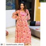 Payal Rohatgi Instagram - ग्वालियर के महाराजा #JayajiraoScindia ने #RaniLaxmibai को धोका दिया था और Britishers के खबारी बनकर उनकी हत्या करवाई। आज उनकी family tree के सदस्य है, MadhavRao Scindia और Jyotiraditya Scindia और यह लोग @incindia के नेता है 🤨 #MondayMotivation #CongressMuktBharat #payalrohatgi #Repost @labelsilhouette_official with @get_repost ・・・ Spotted the gorgeous @payalrohatgi in our awsome blossom long dress. This angrkha look long floral dress can be customise in any print or size . shop now from link in bio . #labelsilhouette_official#casualdress#floraldress#pink#blossom#fashion#blogger#celebrity#celebritystylist#blogger#indianfashionblogger#shopholic#silhouette_girls#silhouette_celeb#silhouettebypoojaandsarabjit