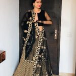 Payal Rohatgi Instagram - #Dhanteras is the first day that marks the festival of Diwali in India & the festival of Tihar in Nepal. #धन्वन्तरि जिनका #धनतेरस पे पूजन होता है, is the God of Ayurveda, who imparted the wisdom of Ayurveda for the betterment of mankind🙏 #HappyDhanteras #MondayMotivation #payalrohatgi #paayalrohatgi #Diwali2018