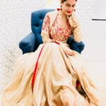 Payal Rohatgi Instagram - कश्मीरी #hindupandits जो आज kashmir मैं refugee बन गए हैं उनके बारे मैं यह नक़ली hindu यानी #fakehindus को कुछ नहीं करना परंतु रोहिंग्या #Muslims जो myanmar के हैं उनके लिए बहुत सारी इंसानियत उमड़ रही है इन में। जो अपनो का नहीं,वो लोग humanity का नाटक करते हैं 🙄 #payalrohatgi 🙏