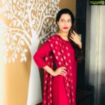 Payal Rohatgi Instagram - भारत मैं ख़ुद के talent को काम कम मिलता है बाहर के talent को ज़्यादा चाहे वो porn ऐक्टर क्यूँ ना हो । भारत के ग़रीबों के बारे मैं कम सोचा जाता है परंतु रोहिंग्या Muslims के बारे मैं ज़्यादा । Modi जी को बेटा नहीं माना जाता परंतु Sonia जी को बहु मानते है । सब humanity के नामपे 😂 #payalrohatgi #jaishreeram