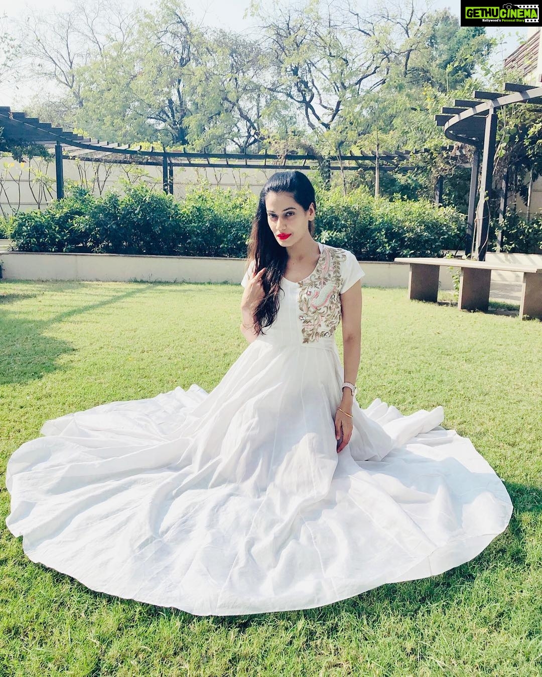 Payal Rohatgi Instagram - हिंदुओ (Minority) की क्या जनसंख्या है Islamic Pakistan/Bangladesh मैं आज, जो बँटवारे के पहले भारत का हिस्सा था🤨Indian Muslims की क्या जनसंख्या थी 1947 मैं, भारत मैं,और आज 2018 मैं 🤔नक़ली ख़बर फैलाना क़ानूनी जुर्म होना चाहिए 🙏 #जैश्रीराम #पायलरोहतगी #NationWantsRamMandir