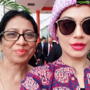 Payal Rohatgi Instagram - भगवान शिव जी के दर्शन करके बहुत अच्छा लगा।यह दुनिया मोह माया की है परंतु इसके बावजूद लोग यह बात भूल जाते हैं और ताक़त के बल पे या पैसों के बल पे या फिर vote के नाम पे हिन्दु धर्म के लोगों के साथ ग़लत करते हैं। यह बात सदियों से चलती आ रही है चाहे मुग़ल थे ,या अंग्रेज़, या @incindia सब ने हिंदुओ को लूटा है 🙏 परंतु भगवान के यहाँ देर है अंधेर नहीं । ओम् नमः शिवाय पशुपतिनाथ दर्शन
