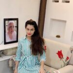 Payal Rohatgi Instagram - आज मेरी नानीजी की जन्मतिथि पे मैं कहती हु की Hinduism को हिंदुस्तान का #mainreligion होना चाहिए था क्यूँकि इसपे बँटवारा आधारित था 1947 का।मैं एक ऐसे व्यक्ति को India का PM बनना देखना चाहती हु जो यह कर सके।बाक़ी धर्म भी India मैं रहें जैसे हम हिन्दु रहते हैं Muslim देशों मैं 🙏