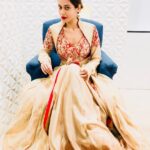 Payal Rohatgi Instagram - कश्मीरी #hindupandits जो आज kashmir मैं refugee बन गए हैं उनके बारे मैं यह नक़ली hindu यानी #fakehindus को कुछ नहीं करना परंतु रोहिंग्या #Muslims जो myanmar के हैं उनके लिए बहुत सारी इंसानियत उमड़ रही है इन में। जो अपनो का नहीं,वो लोग humanity का नाटक करते हैं 🙄 #payalrohatgi 🙏