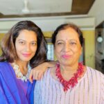 Payal Rohatgi Instagram - हम सब को पता चला “conscious possession” के बारे में जब Aryan Khan को गिरफ़्तार किया NCB ने और NCB के वकील ने बोला कि Aryan को गिरफ़्तार इसलिए किया क्योंकि उन्हें पता था कि उनके दोस्त के जूते में drugs है। To watch the video : https://youtu.be/bCMQtbRFjCU #payalrohatgi “Conscious Support” के बारे में हमें तब पता चला जब Pakistan की जीत पर भारतीय मुसलमानों ने पटाखे फोड़े और आज मैं आपके साथ बातचीत करना चाहती हूँ “Conscious Business” के ऊपर। आप सबने एक video देखा होगा जहाँ पे मेरे पिताजी कह रहे है कि कैसे उन्होंने हाल में ही Raymond की Shirt ख़रीदी जिसमें Made in China लिखा था pricetag के ऊपर। Raymond भारत से जुड़ी हुई company है 1925 से उसका संबंध Bharat ke साथ है और cotton और linen जो Bharat की पहचान है उसका इस्तेमाल Raymond नहीं करता था परंतु China के raw materials का इस्तेमाल करता है। अब इस पर मैं इतना कहना चाहूँगी कि profit margin अच्छा होगा इसलिए भारत के raw materials नहीं बल्कि China के इस्तेमाल करना Raymond पसंद करता होगा। अब केंद्र सरकार ने TikTok जैसी चीन की application को ban करवाया क्यूँकि भारत और चीन के सम्बंध सही है परंतु उसके बावजूद भारत का प्रसिद्ध brand चीन के प्रदार्थ का इस्तेमाल करना पसंद करता है। उसे कहते हैं “conscious business’ जो मुझे ग़लत लगा। एक celebrity या consumer तो विभिन्न देशों के products का इस्तेमाल करता है परंतु एक भारतीय company जो भारत के raw materials का इस्तेमाल कर सकती है अपने प्रदार्थ बनाने के लिए वो जान बूचकर क्यूँ चीन के raw materials का इस्तेमाल करती है ???? यह सोच समझना ज़रूरी है 🙏