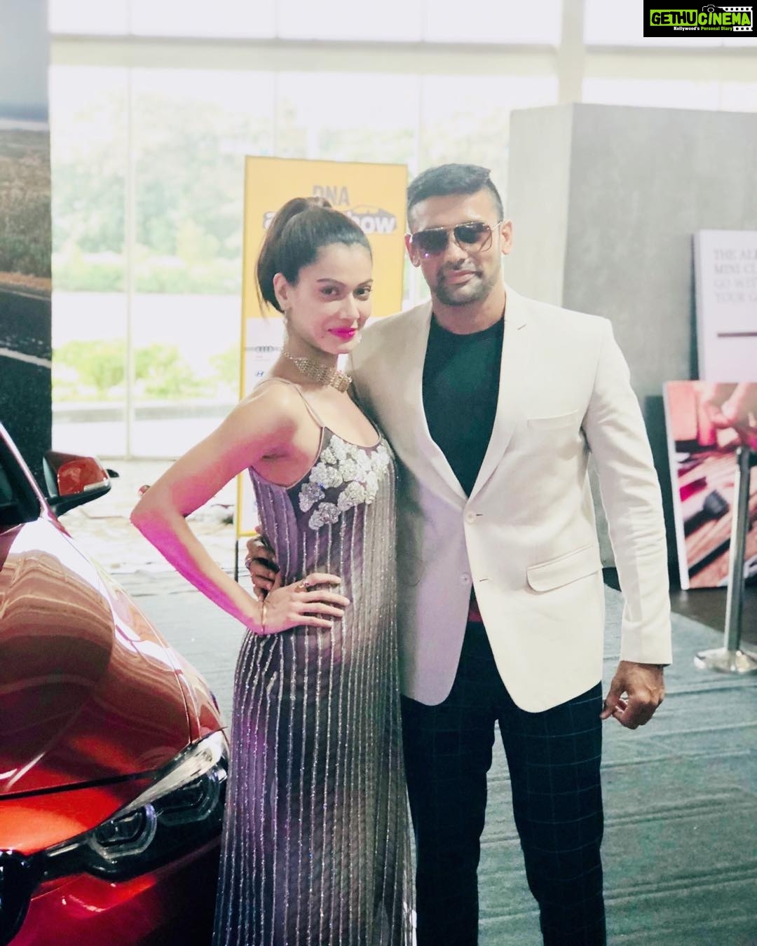 Payal Rohatgi Instagram - Many happy returns of the day #SangramSingh Sir.... #paayalrohatgi No gender rules, both cook, both clean, both earn, both spoil each other..... #couplegoals