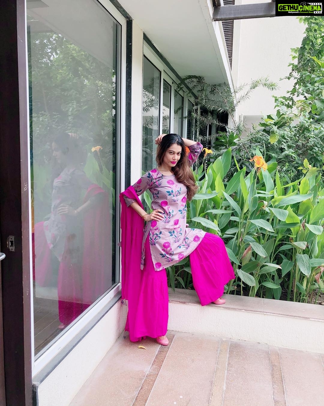 Payal Rohatgi Instagram - The funny thing is when u start feeling happy alone everyone else wants to be with U.... #payalrohatgi