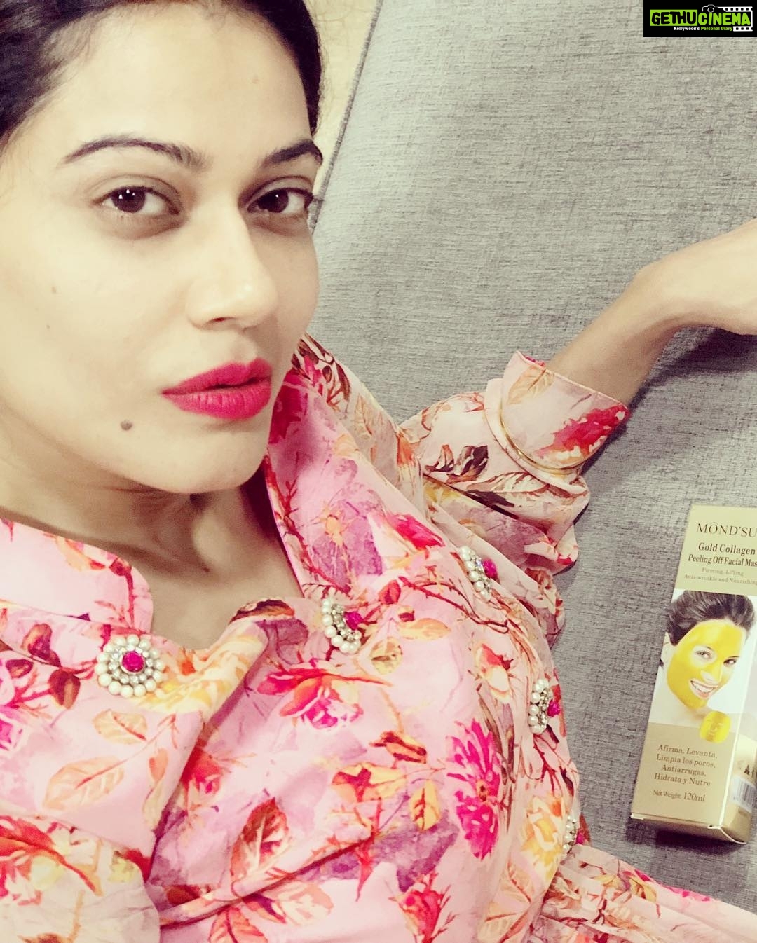 Payal Rohatgi Instagram - U only need to find yourself, everything else can be googled.... #payalrohatgi #paayalrohatgi #jaishreeram