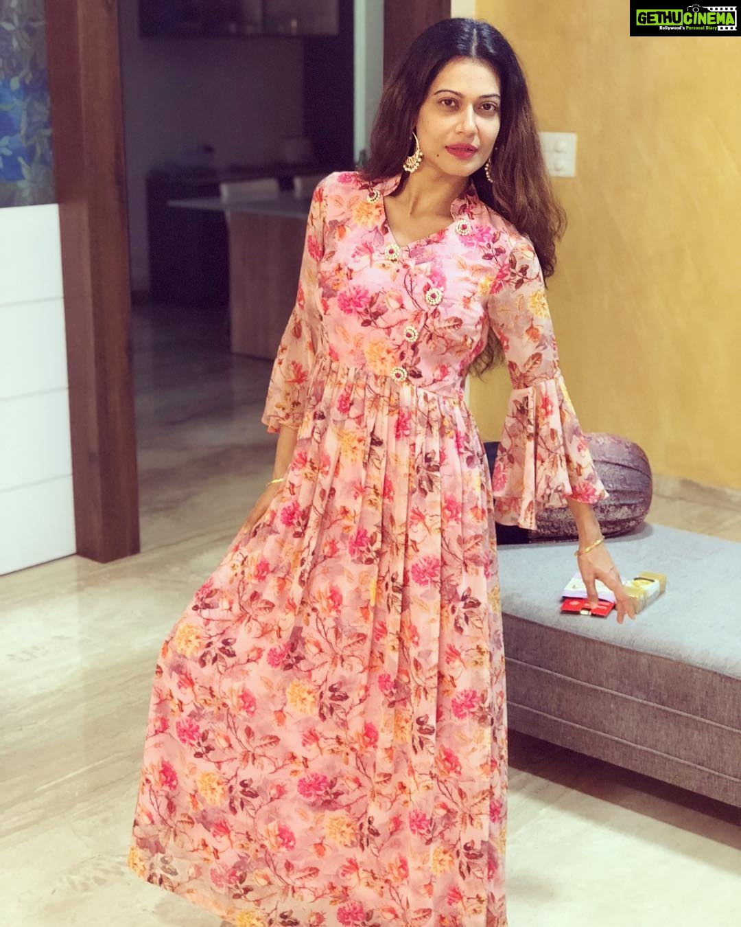 Payal Rohatgi Instagram - U only need to find yourself, everything else can be googled.... #payalrohatgi #paayalrohatgi #jaishreeram