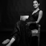 Payal Rohatgi Instagram - #paayalrohatgi #payalrohatgi 😚The stronger the winds, the stronger the trees 🌲......