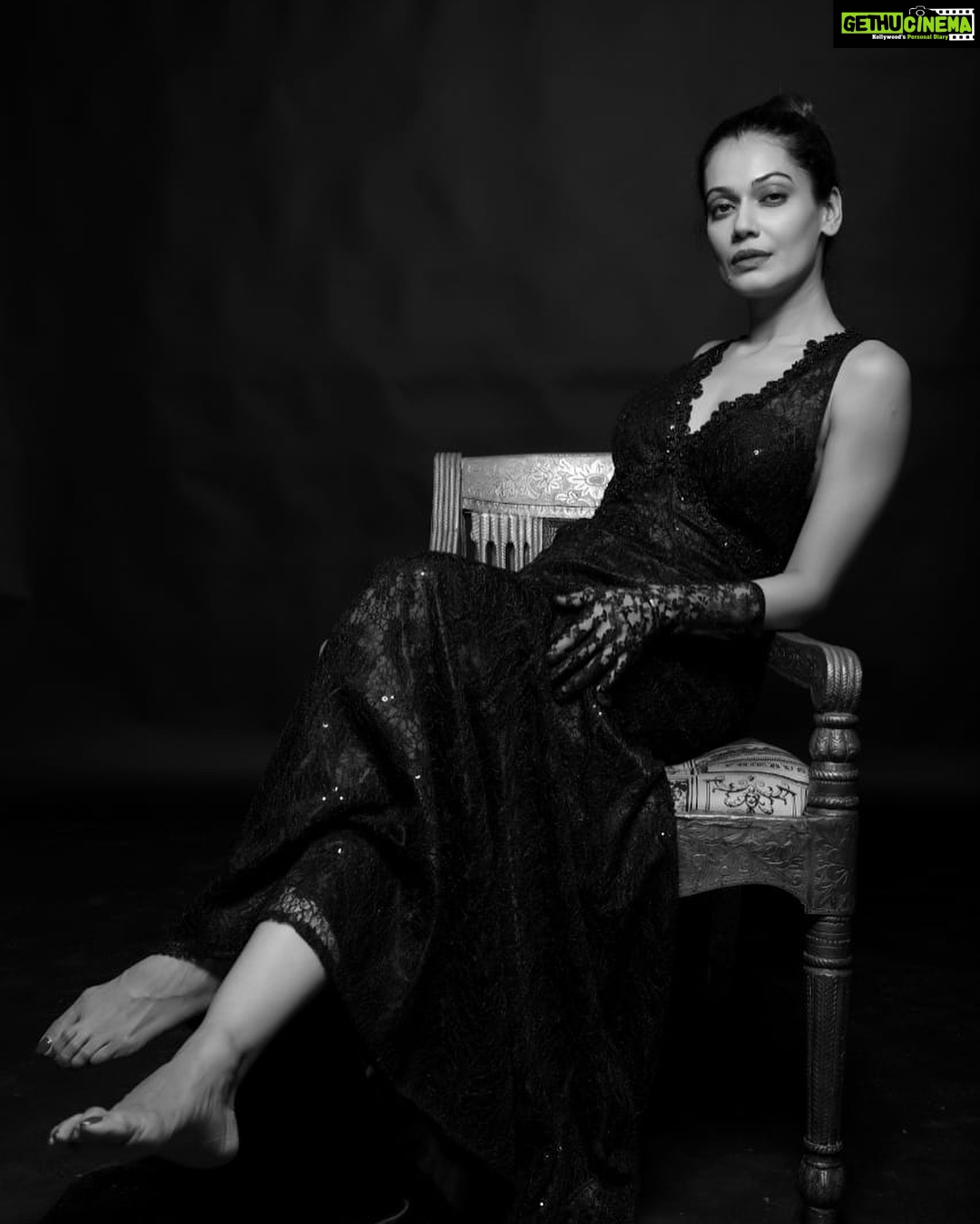 Payal Rohatgi Instagram - #paayalrohatgi #payalrohatgi ๐The stronger the winds, the stronger the trees ๐ฒ......