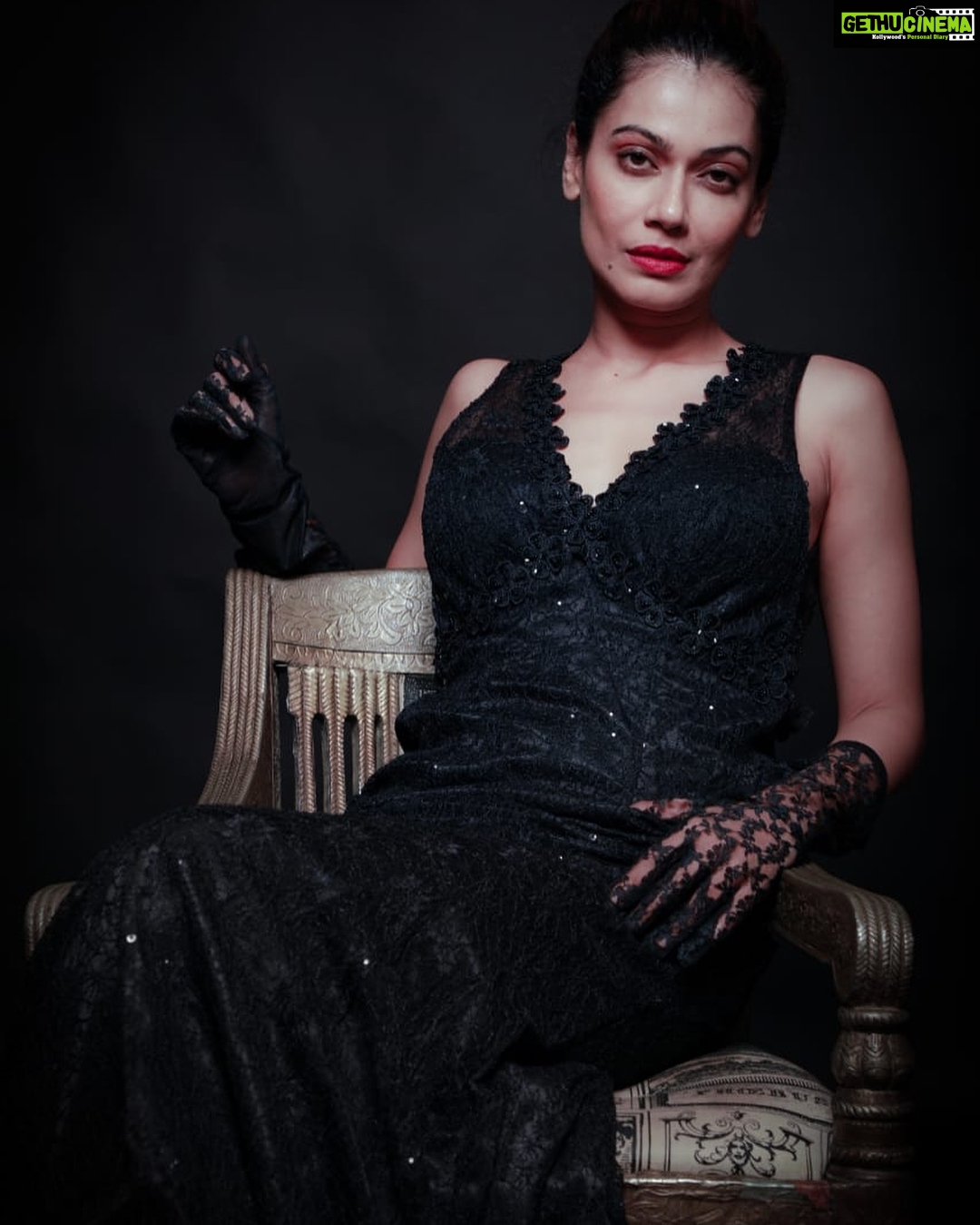 Payal Rohatgi Instagram - #paayalrohatgi #payalrohatgi ๐The stronger the winds, the stronger the trees ๐ฒ......