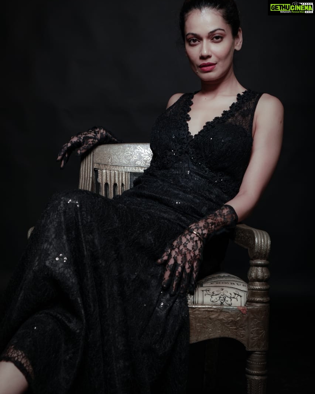Payal Rohatgi Instagram - #paayalrohatgi #payalrohatgi ๐The stronger the winds, the stronger the trees ๐ฒ......