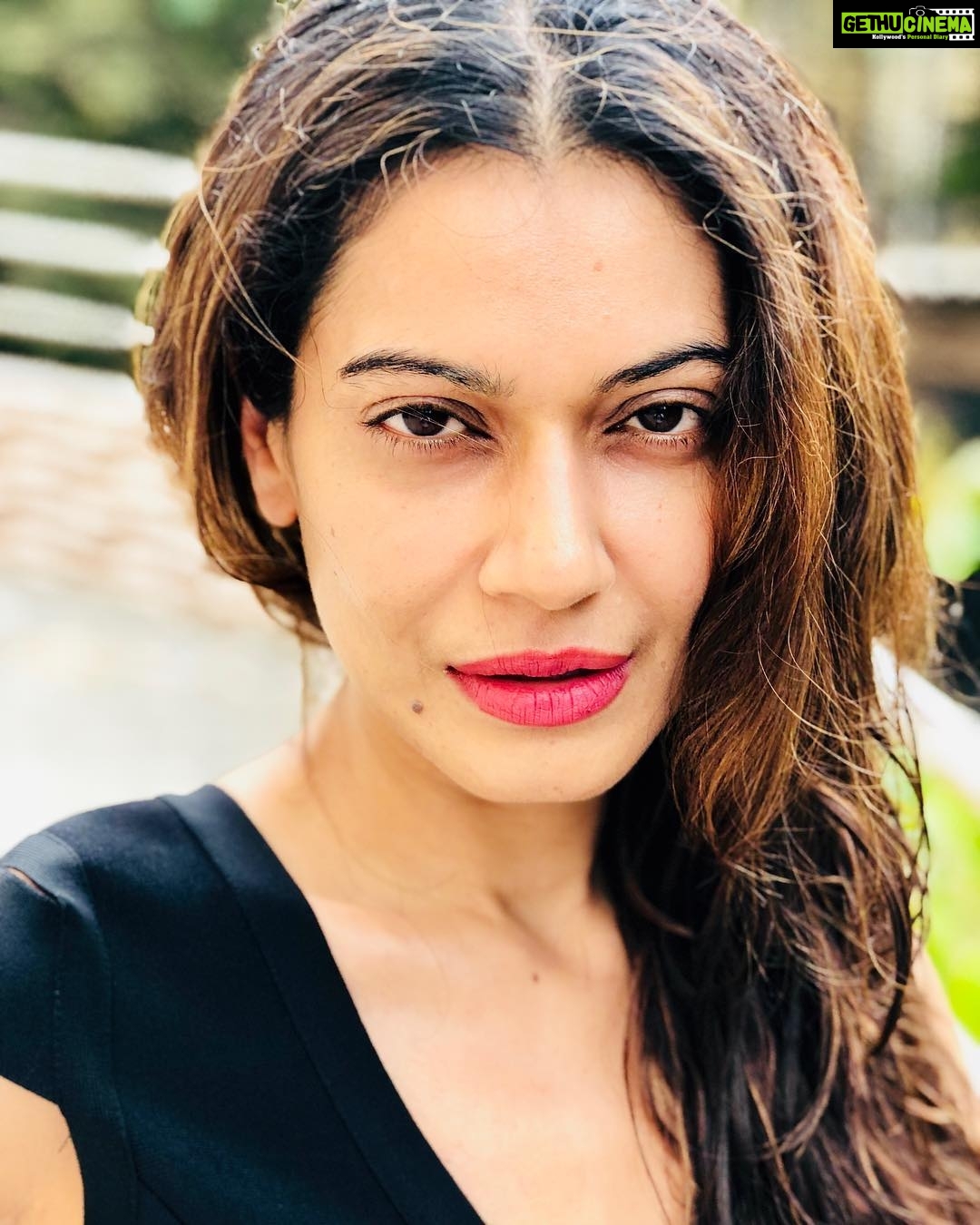 Payal Rohatgi Instagram - Live #Yoga off the Mat.... #paayalrohatgi #payalrohatgi 😘