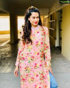Payal Rohatgi Instagram - #paayalrohatgi 😚The TWO most powerful warriors are Time & Patience... May we all have that....
