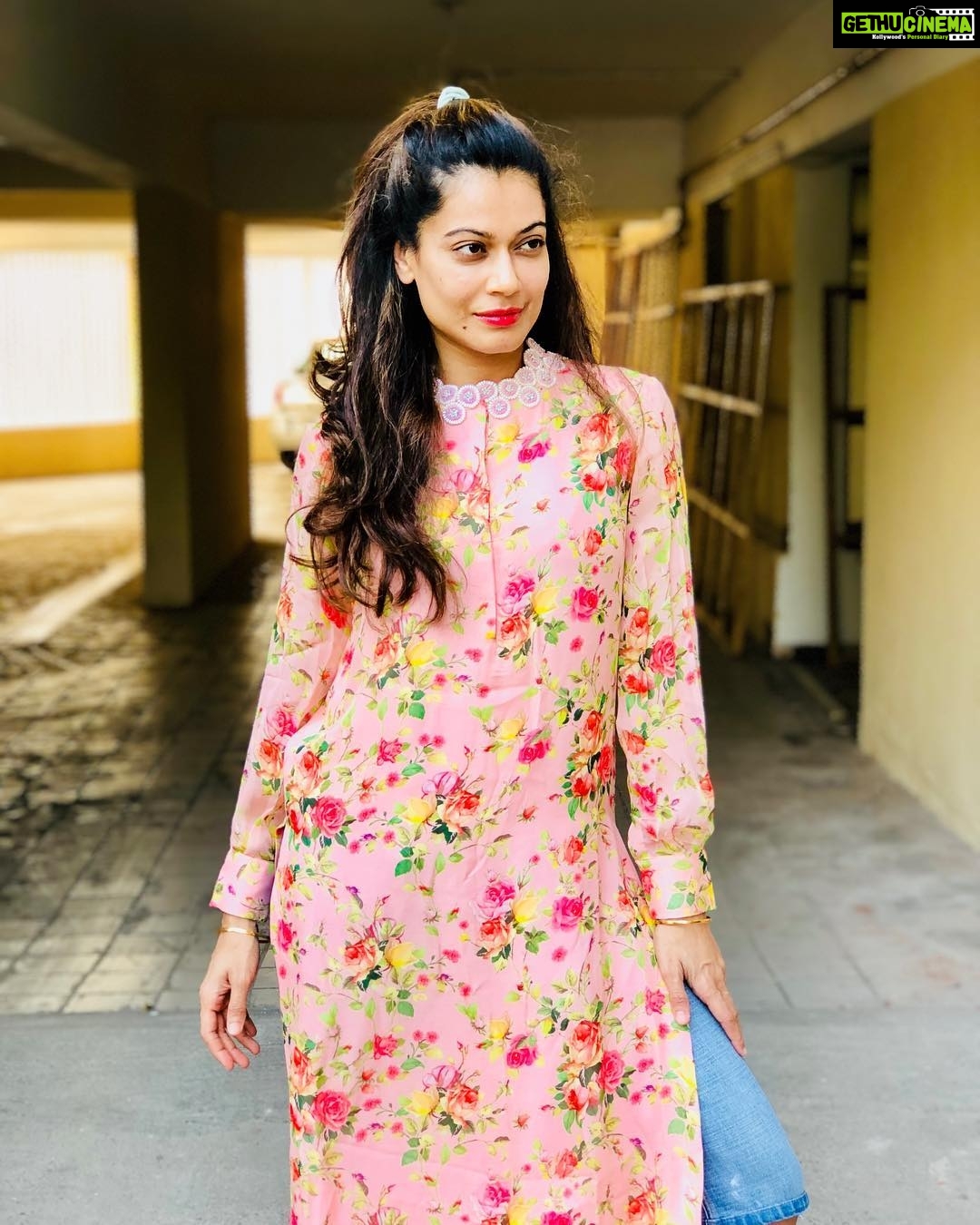 Payal Rohatgi Instagram - #paayalrohatgi 😚The TWO most powerful warriors are Time & Patience... May we all have that....