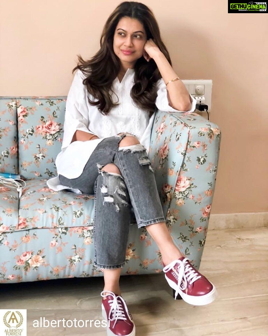 Payal Rohatgi Instagram - #paayalrohatgi π π· by @_gaurav_ @Regrann from @albertotorresi - Indian actress and supermodel @payalrohatgi looking like a full thrown casual diva, with @albertotorresi red trainers. #WearAlbertoTorresi Tell us in the comments below how you would style these Red Trainers ? - #regrann