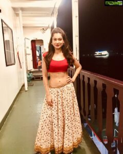 Payal Rohatgi Instagram - #paayalrohatgi 😗 The funny thing is when u start feeling happy alone everyone else wants to be with U....