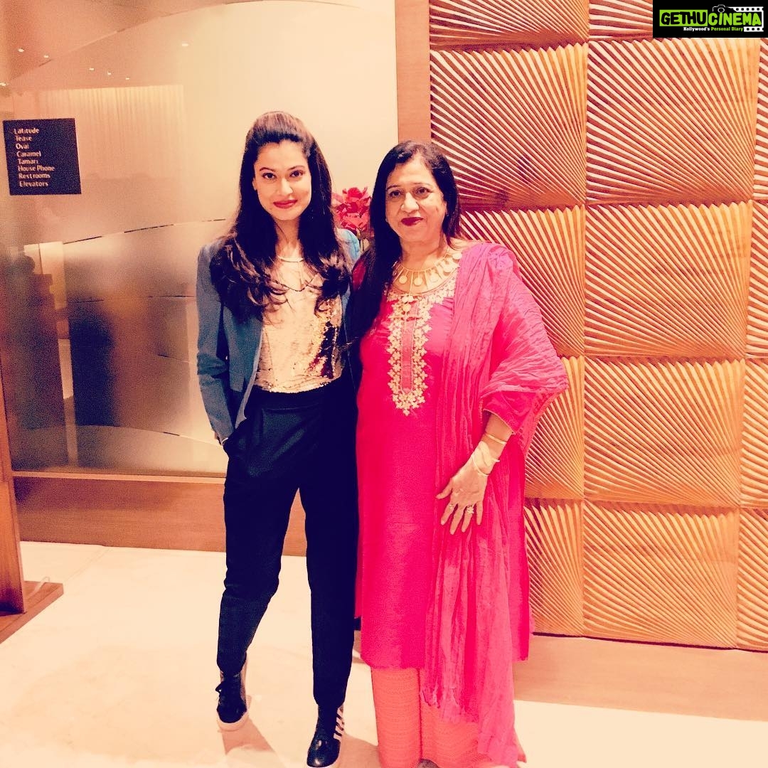 Payal Rohatgi Instagram - #paayalrohatgi #veenarohatgi 😘 #motherdaughter