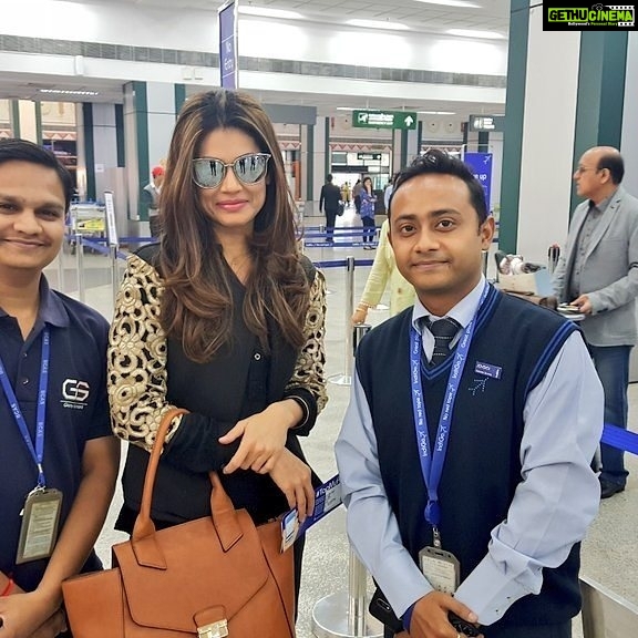 Payal Rohatgi Instagram - No great mind has ever existed without a touch of madness...... #paayalrohatgi #picture #photooftheday #ootd #selfie #instame #instagram #bollywood #actress #hollywood #instagramhub #payalrohatgi Sardar Vallabhbhai Patel International Airport