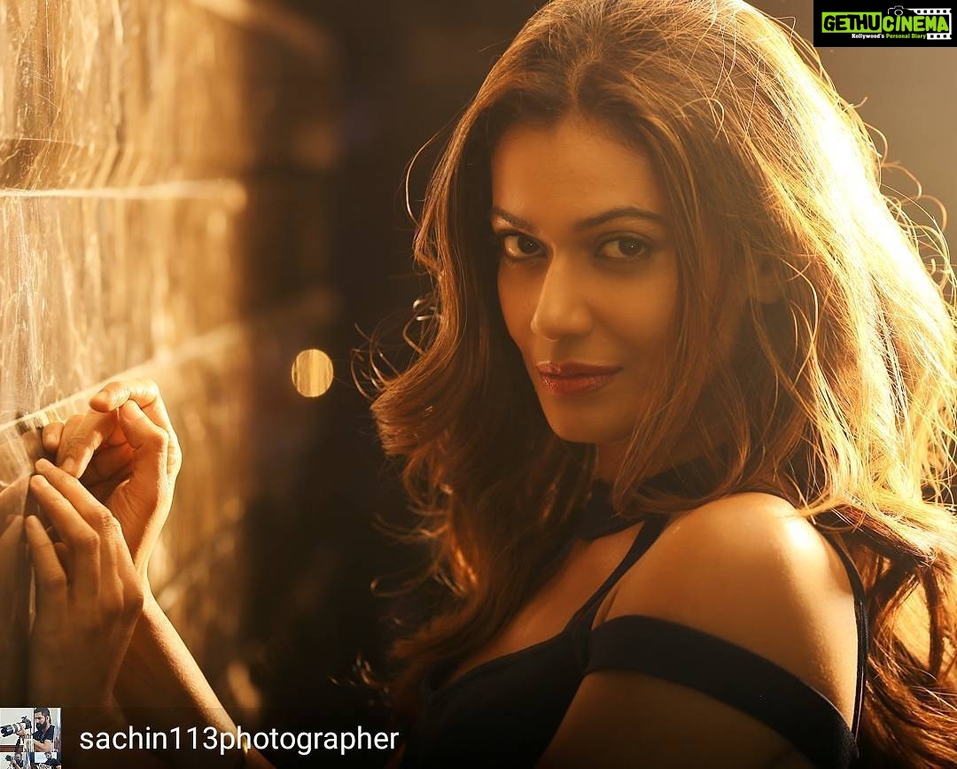 Payal Rohatgi Instagram - #paayalrohatgi @Regrann from @sachin113photographer - My work #shoot #fashion #fittest #actress @payalrohatgi #beauty #classy @makeuparif @sachin113photographer - #regrann