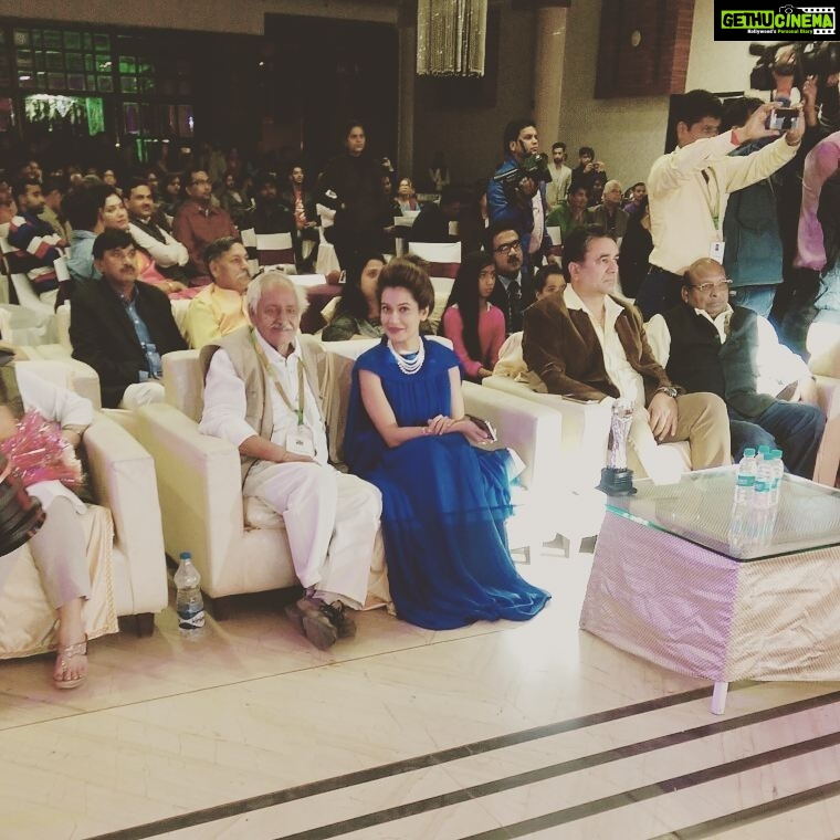 Payal Rohatgi Instagram - #paayalrohatgi felicitating Upcoming Filmmakers at a #filmfestival recently..... #bollywood #actress #honour #hollywood #instagram #instagay #photos #profiling #journey #artistsoninstagram #actresses #independentwoman #indian #world #bringmethehorizon Dehradun देहरादून