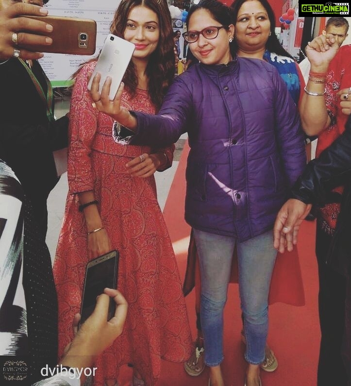 Payal Rohatgi Instagram - π @Regrann from @dvibgyor - So we have just learned how to #style this fit and flare maxi dress ! Spotted @payalrohatgi , loved the #look, #shopnow #spotted #celebstyle #celebrityfashion #fitandflare #biggboss #fashion #shootdairies #setlife #celeb #maxi #maxidresses #fitandflare #dehradundiaries #chennai #mumbai #whowhatwear #whatiworetoday #wiw - #regrann