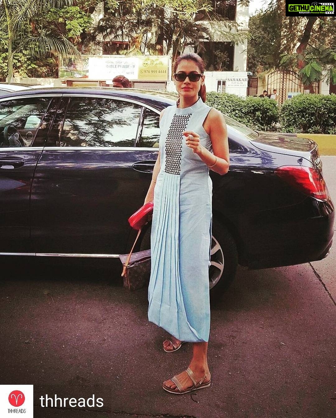 Payal Rohatgi Instagram - ππ #paayalrohatgi @Regrann from @thhreads - The perfect pick for when you want to just relax and lounge around without compromising on style! Super talented@payalrohatgi spotted in this powdered blue khadi kurta from @thhreads ! #khadi #makeinindia #khadilove #fashionpost #model #supermodel #fashiondiaries #style #instagood #instapic #instafashion #instagood #fashionpost #instadaily #instagram #vogue #paris #street #instagrammers #design #trend #makeinindia #thhreads #payalrohatgi - #regrann Jean Claude Biguine Salon and Spa