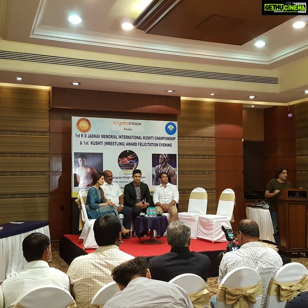Payal Rohatgi Instagram - Presscon of KD Jadhav International Memorial Khusti Championships in #Mumbai with #sangramsingh #NarsinghYadav #RanjitJadhav #paayalrohatgi @dd.sports #SangramSinghFoundation #DDNational #paayalrohatgi Hotel Sea Princess - Mumbai