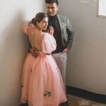 Payal Rohatgi Instagram - आज मैं आपसे बात करना चाहती हूँ कि मैंने एक Legal बयान देखा जी livelaw.in ने share किया था जहाँ पर मुझे पता चला कि Supreme Court ने कहा है कि एक व्यक्ति अगर graduate बन जाता है तो उसके अंदर का backwardness ख़त्म नहीं होता इसलिए NEET कि admission merit best नहीं होंगे और OBC reservation की Validity वहाँ पर होगी। अब इस पर मेरी सोच ये है कि Bharath ke अंदर जी भी बच्चा OBC/ST/SC से हैं उस बच्चे को free में आप पढ़ाए, education दीजिए मगर एक कक्षा से दूसरी कक्षा जाने के लिए उसे मेहनत करनी पड़ेगी। उसको ज़ो marks मिलते हैं और general category के बच्चे को जी marks मिलते हैं अगर वो दोनों के समान है तो दोनों को आगे की कक्षा में बढ़ाइए मगर SC/ST/OBC category के बच्चे को कम marks मिलने पर भी आगे कक्षा में बढ़ाना reservation के आधार पर ग़लत है क्योंकि आगे जाके वो एक ऐसा professional बनेगा जिसमें talent कम होगा क्योंकि उसने कम विद्या मैं अपना सफ़र पूरा किया है। आगे जाके वो डॉक्टर बन सकता है, वकील बन सकता है और उन clients को ग़लत इलाज की सलाह दे सकता है क्योंकि उसके पास पूरी विद्या नहीं थी क्योंकि उसने कभी पूरी विद्या नहीं पायी और reservation के आधार पर वो आगे बढ़ता गया। मेरे अनुसार माननीय Justice का सम्मान रखते हुए मेरी ये राय है की reservation medical college में admission के समय नहीं होनी चाहिए। वहाँ पर सभी छात्रों को अपने हुनर के अनुसार ही admission पानी चाहिए।#payalrohatgi