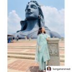 Payal Rohatgi Instagram - I just wore my Rudraksha from #adiyogi ❤️ Disconnection with mobile phone and social media is gonna happen soon 🤣 #payalrohatgi Posted @withregram • @kanganaranaut Some pictures from our aashram @isha.foundation Most important is to disconnect from everything worldly and connect with our inner being the higher self Shiva himself even if it is for few days ....Om Namah Shivaya 🙏