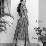 Payal Rohatgi Instagram - Anticipatory bail लेने के लिए क्या procedure हैं वो मैं आपके साथ ये video के अंदर share करने वाली हूँ ।Anticipatory Bail वो लोग लेते हैं जिन्हें लगता है कि उनके ऊपर ग़लत कैसे लगाए जा रहे हैं उनके दुश्मनों द्वारा। भारत के अंदर बहुत सारे पढ़े लिखे लोगों को भी क़ानून के बारे में ज़्यादा ख़बर नहीं होती क्योंकि वो समझते हैं कि वो क़ानून तोड़ने वाले नहीं है तो वो क़ानून के बारे में इन्फ़ॉर्मेशन क्यों रखे ?? परंतु आज के ज़माने में जब लोगों के ऊपर नक़ली case लगाए जाते हैं तो बहुत आवश्यक है कि आपको क़ानून को समझें, उसको पढ़े और उसको समझ कर नियुक्त करे 1 उपयोगी वकील को जो आपका case सही तरीक़े से लड़े । #payalrohatgi