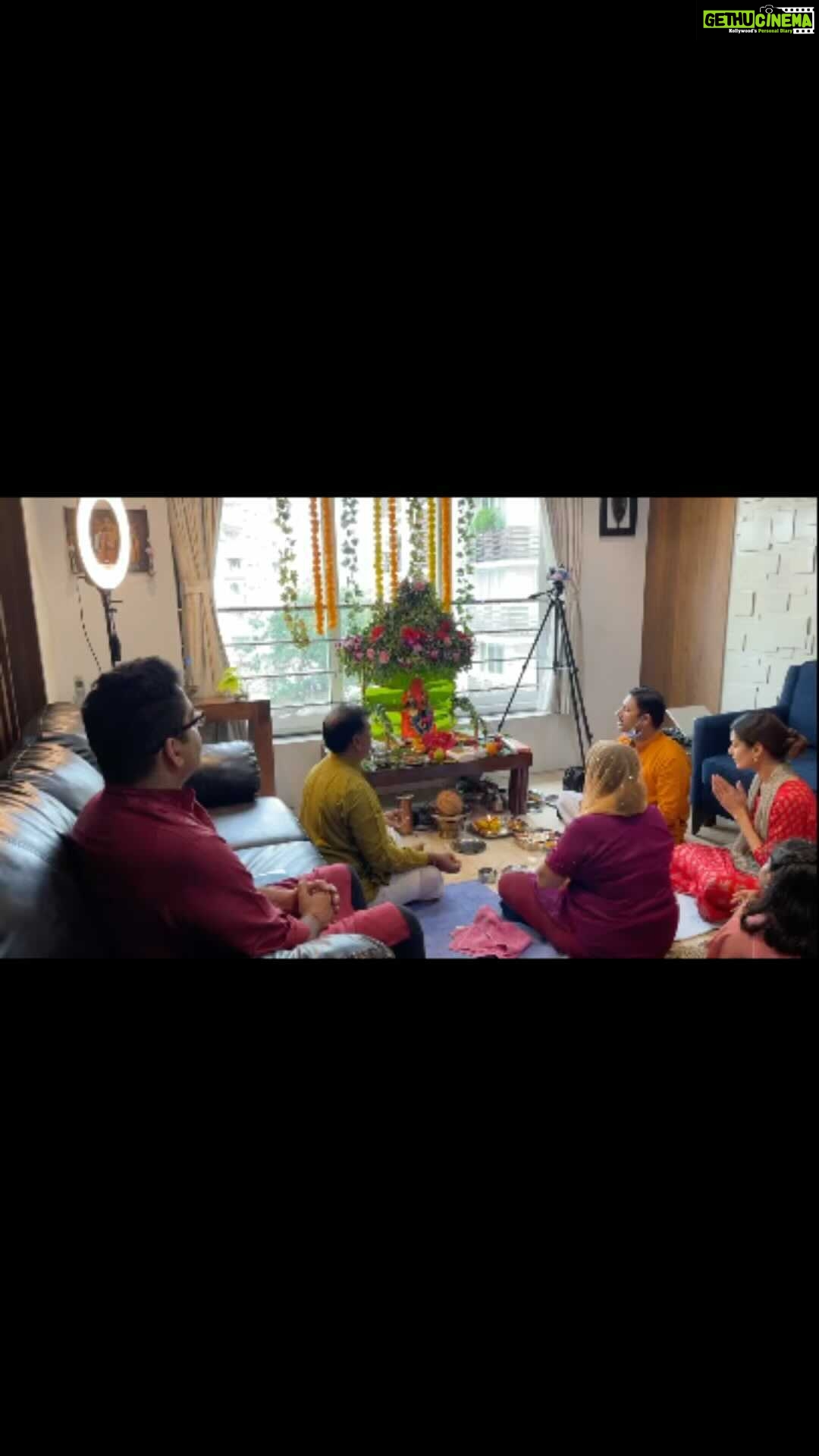 Payal Rohatgi Instagram - If trust is broken, sorry means nothing 🙏 We all sit on the ground in front of Bhagwan as we all are SAME 🙏 No difference between humans on the basis of CASTE 🙏 #payalrohatgi #ganpatibappamorya