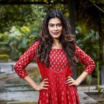 Payal Rohatgi Instagram - मुझे इतना कहना है कि मैंने एक bariatic operation देखा एक private अस्पताल के अंदर।मेरे साथ sangram थे और उस hospital के बाक़ी doctors भी थे और मुख्य surgeon भी था परंतु अब नाम नहीं लूँगी क्योंकि हम सबको पता है कि मेरे पास कोई political support नहीं है और Ahmedabad में political support से police क्या करती है यह तो सबको पता है। जिनको मेरी बात पर विश्वास है उनको बताना चाहती हूँ कि Ahmedabad के अंदर private hospital के अंदर operation theater में guests को ले जाया जाता है जिसकी वजह से मरीज़ की जान को ख़तरा भी हो सकता है और patient को infection भी हो सकता है। जो negligience है doctor ओर hospital की तरफ़ से। #payalrohatgi