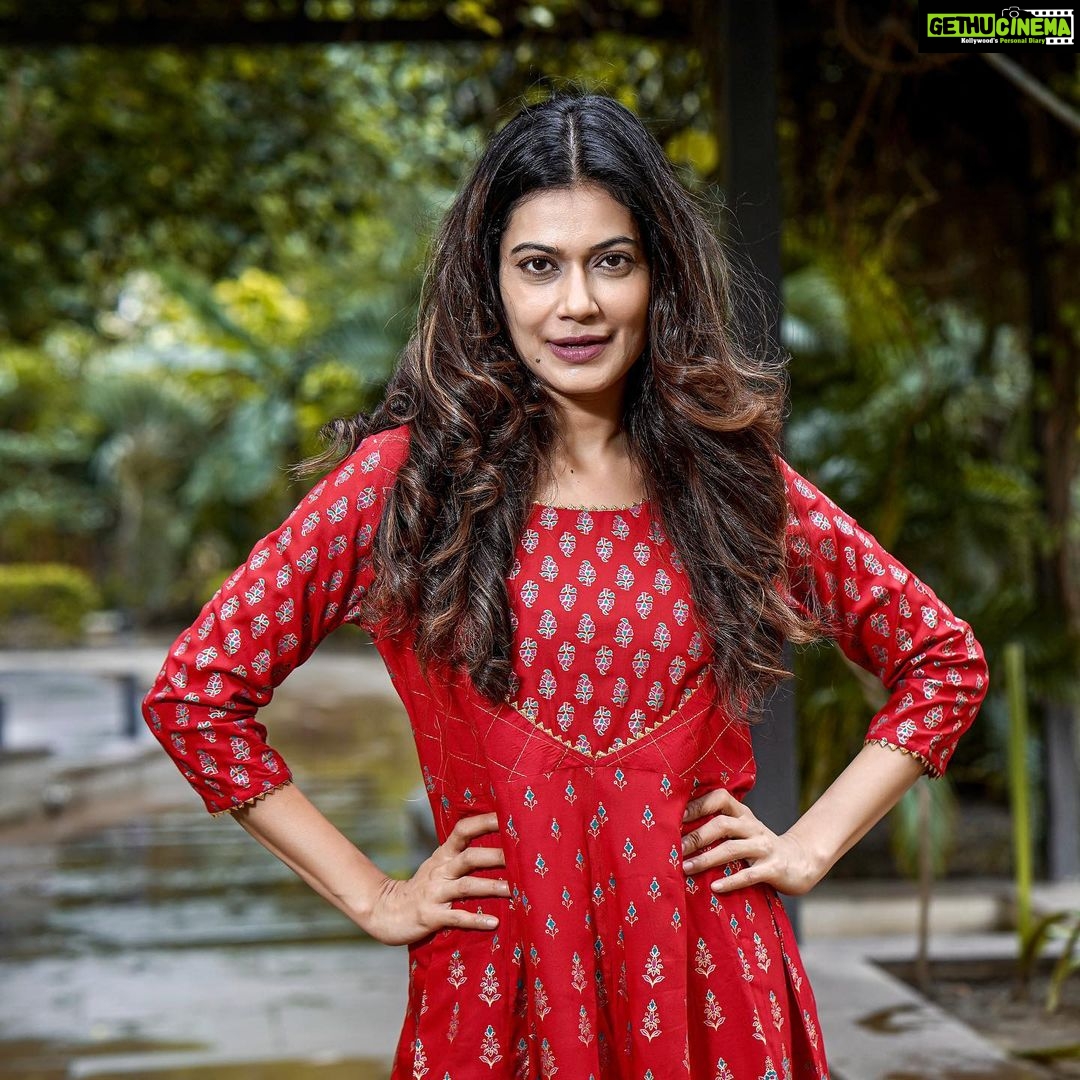 Payal Rohatgi Instagram - मुझे इतना कहना है कि मैंने एक bariatic operation देखा एक private अस्पताल के अंदर।मेरे साथ sangram थे और उस hospital के बाक़ी doctors भी थे और मुख्य surgeon भी था परंतु अब नाम नहीं लूँगी क्योंकि हम सबको पता है कि मेरे पास कोई political support नहीं है और Ahmedabad में political support से police क्या करती है यह तो सबको पता है। जिनको मेरी बात पर विश्वास है उनको बताना चाहती हूँ कि Ahmedabad के अंदर private hospital के अंदर operation theater में guests को ले जाया जाता है जिसकी वजह से मरीज़ की जान को ख़तरा भी हो सकता है और patient को infection भी हो सकता है। जो negligience है doctor ओर hospital की तरफ़ से। #payalrohatgi