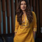 Payal Rohatgi Instagram - मैंने Pegasus software के ऊपर बहुत बातचीत करी थी कि कैसे यह software अगर भारतीय नागरिको के ऊपर निगरानी रखने के लिए इस्तेमाल किया जा रहा है तो ये ग़लत है क्योंकि ये Right To Privacy को invade करता है। अब इसके ऊपर सरकार ने कहा है कि ये इस software के ऊपर जानकारी public domain में वो नहीं दे सकते।उन्होंने एक limited affidavit file किया था जिसमें उन्होंने कहा है कि वो independent domain experts का एक committee बना सकते हैं जो इस software के इस्तेमाल के ऊपर तहक़ीक़ात करे और जिन लोगों ने petition file करी है Supreme Court में ये software के ख़िलाफ़ उन सब की दलीलें सुनकर उन सब पर सही जवाब दे और फिर वो जवाब court ke सामने पेश करे। मेरा यह कहना है कि ये independent domain experts की committee Supreme Court को बनानी चाहिए ना कि सरकार को और में जो भी लोग select किए जाते हैं इस committee में वो लोगों की राजनीतिक सोच भाजपा से मिलती जुलती हो ये criteria नहीं होना चाहिए select करने के लिए। तभी जाके opposition के सवालों का सही जवाब मिलेगा और Pegasus software के ऊपर सही जानकारी मिलेगी SC को और आम आदमी को । To hear the video : https://youtu.be/g_GCF8048tU #PayalRohatgi