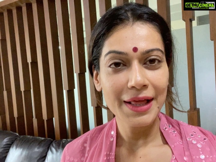 Payal Rohatgi Instagram - गणनायकाय गणदैवताय गणाध्यक्षाय धीमहि । गुणशरीराय गुणमण्डिताय गुणेशानाय धीमहि । गुणातीताय गुणाधीशाय गुणप्रविष्टाय धीमहि । एकदंताय वक्रतुण्डाय गौरीतनयाय धीमहि ॥ गणेशोत्सव की आप सभी को मंगलमय शुभकामनाएं 🙏 Ganpati Bappa Maurya ❤️ - Payal Rohatgi #payalrohatgi