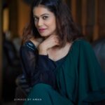 Payal Rohatgi Instagram - जो public couple होते हैं उनको Akshay Kumar और Twinkle Khanna से inspire होना चाहिए।यह मैं इसलिए कह रही हूँ क्योंकि ये दोनों बहुत आसानी से politics और bollywood दोनों से अपना फ़ायदा उठाते हैं ।कुछ दिन पहले Kangana ने Akshay Kumar की फ़िल्म BellBottom की तारीफ़ करी तो उसके एक दिन बाद ही उनकी पत्नी Twinkle Khanna, Rakhi Sawant की तारीफों के पुल बाँध रही थी 🤣 वो Sawant जो असल ज़िंदगी में भी गाली देती है जैसे वो TV पर देती है मगर उसकी गाली गलौच से किसी भी पढ़े लिखे इंसान को आपत्ति नहीं है क्योंकि उसने गाली दी है Kangana को और Payal को। बस यह है उनका modus operandi जो identify करो। Sidharth Shukla और Shenaz Gill एक public couple थे और उनका relationship public में आया जब से वो दो नो Bigg boss season 7 में हिस्सा लिया। अब के समय Shenaz Sidharth से ज़्यादा प्रचलित थी जब २ साल पहले उसे कोई जानता भी नहीं था। क्या यह एक समस्या थी ? क्या Sidharth stress में थे ? क्यूँकि Shenaz के social media पर followers भी Sidharth से ज़्यादा थे और वो Daboo Ratnani के calendar का भी shoot कर चुकी थी जो बालीवुड में एक तरह का entry है A grade setup में। मुझे काल्पनिक कहानी नहीं बनानी परंतु सभी public couples को कहना है कि agenda driven attack को पहचानिये और उससे अपनी निजी relationship को ख़राब नहीं होने दे या अपने मानसिक संतुलन को या stress ले 🙏 #payalrohatgi