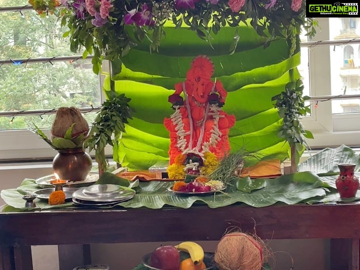 Payal Rohatgi Instagram - गणनायकाय गणदैवताय गणाध्यक्षाय धीमहि । गुणशरीराय गुणमण्डिताय गुणेशानाय धीमहि । गुणातीताय गुणाधीशाय गुणप्रविष्टाय धीमहि । एकदंताय वक्रतुण्डाय गौरीतनयाय धीमहि ॥ गणेशोत्सव की आप सभी को मंगलमय शुभकामनाएं 🙏 Ganpati Bappa Maurya ❤️ - Payal Rohatgi #payalrohatgi