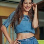 Payal Rohatgi Instagram - जलियांवाला बाग़ का renovation किया गया है ना कि restoration। ये ग़लत है क्योंकि हम सबको पता है कि इतिहास एक ऐसा विषय है जिसके बारे में हम इन्फ़ॉर्मेशन ले सकते हैं किताबों के पन्नों से या उन लोगों के ज़ुबान से जिनके पूर्वजों ने उन्हें इतिहास के बारे में सही इंफॉर्मेशन दी है। अब हम सबको पता है कि मुगलों ने हिंदू औरतों का बलात्कार किया। हम सबको पता है कि kashmiri पंडितों को Islamists ने मार कर kashmir से निकाल दिया। अब अगर हम इन घटनाओं का वर्णन glamorous तरीक़े से करेंगे तो हम इन घटनाओं के सच को ग़लत तरीक़े से लोगों के सामने रखेंगे उसी तरह से जलियांवाला बाग़ massacre में 1919 में भारतीय लोगों को गोलियों से भून दिया गया था और उस ऐतिहासिक जगह को glamorous किया गया है आज के renovation में जो ग़लत है। दुख और हत्या की जगह को glamourise करना ग़लत है। आप उस जगह के इर्द गिर्द hotel या resort बना सकते हैं मगर उस ऐतिहासिक जगह को ग़लत तरीक़े से पेश करना इतिहास को ख़राब करना है।इसके ऊपर बहुत सारे ऐतिहासिक कारों ने अपनी राय दी है और Rahul Gandhi जी को भी इससे आपत्ति हुई है। एक ऐतिहासिक जगह को light और sound से उस जगह के इतिहास को लोगों के साथ वर्णन करना सही है परंतु उस जगह के सच को बदला वो ग़लत है । जलियावाला बाग़ में वो पतला रास्ता जहाँ से General Dyer और उसके forces ने भारतीय लोगों पर गोली चलायी थी उस रास्ते पर sculptures करके उस जगह की सच्चाई को बिगाड़ना है। यह development Ahmedabad के कोई builder ने कि है 😜 To hear the whole video : https://youtu.be/TggqUQyJTsA #payalrohatgi