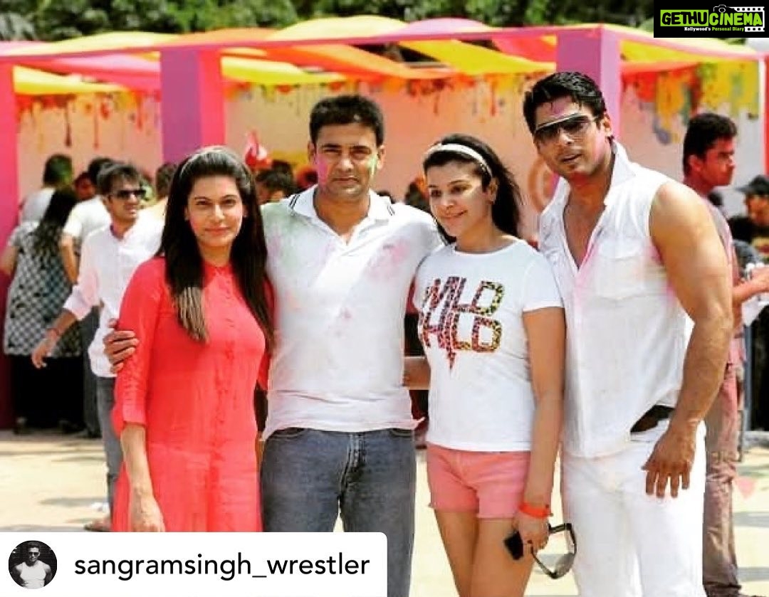 Payal Rohatgi Instagram - ॐ शान्ति ॐ 🙏 Posted @withregram • @sangramsingh_wrestler Life is such an unprdictable. Gone very soon @realsidharthshukla Bhai. Parmatma Aapki aatma ko shanti de or parivaar to shakti. Reality of Life🙏😭 #SiddharthShukla Om Shanti #payalrohatgi #sangramsingh