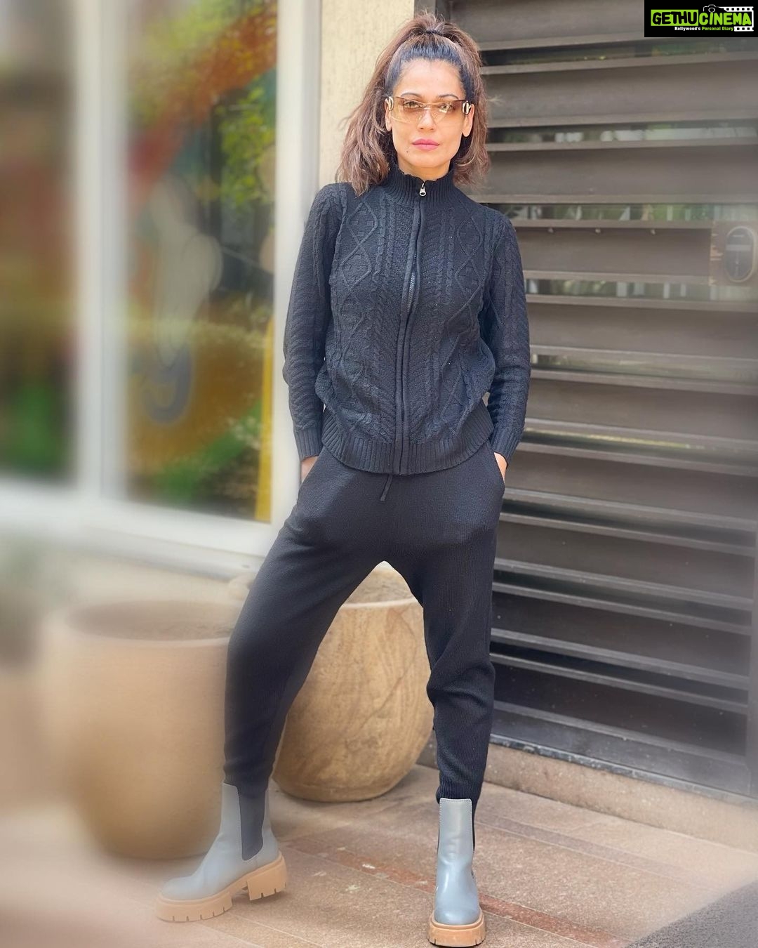 Payal Rohatgi Instagram - We mature more with damage not with age ❤️ #payalrohatgi #vocalforlocal Please request the followers of Ms. Rohatgi to use the discount code PAYAL10 to avail 10% discount from website of @kiikii.india #KIIKIIKlan #KIIKIIindia
