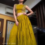 Payal Rohatgi Instagram - Pradeep Guha जी यह आज हमारे बीच नहीं है। उनका देहांत हो गया।भगवान उनकी आत्मा को शांति दे मगर मैं इनको जानती थी क्योंकि इनकी वजह से मैं Miss India में select हुई। जैसे मैं सिलेक्ट हुई वैसे बाक़ी 3 अभिनेत्रियां भी select हुई, Priyanka Chopra, Lara Dutta और Diya Mirza इन तीनों ने Pradeep Guha को अपना mentor कहा।उनके देहांत पर कहा कि कैसे उन्हें बोहोत ज़्यादा अफ़सोस हो रहा है, दुख हो रहा है परंतु ये जो mentor थे इनके मेरे साथ जो interaction थे वो बहुत अजीब थे। Pradeep जी के अनुसार bollywood में काम पाने के लिए casting couch से घबराना नहीं चाहिए।उन्होंने कहा था मुझे की कैसे producer, director, hero सब casting couch का उपयोग करते हैं अभिनेत्रियों को काम देने के लिए। अब ये उनकी बात मुझे उस समय जमी नहीं और मैंने रफ़ा दफ़ा कर दिया क्यूँकि उनके साथ कोई गहरी दोस्ती नहीं थी। परन्तु जब आप देखते हैं कि कैसे यह ३ अभिनेत्रिया छोटा role, character role, या फिर all girl cast film सब करके अपने आप को ज़िंदा रखने का प्रयास कर रही है। Priyanka Chopra को bollywood से निकाल दिया गया था क्योंकि उनका रिश्ता Shahrukh Khan के साथ उनकी पत्नी Gauri Khan को पसंद नहीं था और आज की तारीख़ में Priyanka शादी करके फिर से bollywood में घुसने का प्रयास कर रही है। मैं मानती हूँ कि ताली एक हाथ से नहीं बजती परंतु यहाँ पर यह ३ पूर्व Miss India भी झूठ बोलती है जिसकी वजह से नई लड़कियाँ जो bollywood में काम पाने की आशा से छोटे शहरों से आती है वो ऐसे mentor द्वारा misguide हो जाती है। हाल में ही आपने देखा कि कैसे porn scandal में बहुत सारी लड़कियों ने कहा कि उन्हें बोला गया की porn करना बुरा नहीं है क्योंकि हमने हमारे देश में pornstar Sunny Leone को इतनी इज़्ज़त दे दी है तो फिर हमारे देश की लड़कियों को लगेगा कि ये काम करना ग़लत नहीं है। छोटे शहरों से आने वाली लड़कियों को समझना चाहिए कि bollywood में वो सब कुछ गंध है जिसके बारे में आपने सुना है परंतु आपको अपने दिमाग़ के अनुसार वो करना है जो आपको सही लगता है।अब लोगों के ऊपर है वो मेरी बात को माने या ये पूर्व Miss India की बातों को माने 🙏 #payalrohatgi