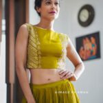 Payal Rohatgi Instagram - हम सब जानते है कि Narayan Rane जी जो पहले congress के नेता थे और Maharashtra के chief minister भी बने है वो कैसे अब भाजपा के साथ जुड़ गए हैं और आज कल hindutva का ज्ञान दे रहे है। Narayan Rane जी के पास वो Party की इंफॉर्मेशन थी जिस Party के अंदर Sushant Singh गए परंतु उसका अभी तक ख़ुलासा नहीं हुआ CBI द्वारा। ये आज कल hindutva का ज्ञान दे रहे हैं Uddhav Thackeray जी को परंतु hindutva की सही नीव रखी थी श्री Kalyan Singh जी ने। श्री Kalyan Singh UP के chief minister थे जब बाबरी masjid को तोड़ा गया। उन्होंने police को करसेवकों के ऊपर गोली मारने से रोका था और बाबरी गिरने के बाद उन्होंने इस्तीफ़ा दे दिया। परंतु उनका संबंध भाजपा के साथ काफ़ी सालों से सही चल नहीं रहा था ।उन्होंने Party से इस्तीफ़ा भी दे दिया।उन्हें लगा कि Party उन्हें वो सम्मान नहीं दे रही जो उन्हें मिलना चाहिए। मुझे लगता है कहीं न कहीं उनके साथ ग़लत हुआ क्योंकि जिन्होंने भगवान राम का मंदिर बनाने में इतना बड़ा योगदान दिया उसे नाम को मैं नहीं जानती थी जब तक उनका देहांत नहीं हुआ। इतने सालों से भाजपा सत्ता में है मगर उन्होंने Kalyan Singh जी को सम्मान नहीं दिया जो देना चाहिए था और आज उनके मृत्यु के बाद अगर कोई रास्ते को उनके नाम से घोषित करते हैं उससे क्या फ़ायदा ??? जिस आदमी ने भगवान राम का मंदिर बनाने की नींव रखी उसको आप जीवित रूप में आदर नहीं दे सके 🙏 #payalrohatgi
