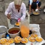 Payal Rohatgi Instagram - Growth takes time and is a silent process #payalrohatgi #vocalforlocal Posted @withregram • @street_food_shorts Respect 🙏🏻Do Support ❤️ Do visit them and Buy their delicious tarri poha for just 10 Rs/- Video Credit 📸:-eatographers 📍opposite pandit neharu Convent in front of Prakash pan corner tandapeth Nagpur #reels #reelsinstagram #reelitfeelit #reelkarofeelkaro #respect
