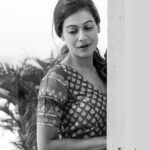 Payal Rohatgi Instagram - आज मैं आपके साथ बात करना चाहती हूँ कि कैसे एक पत्नी के phone call को record करना अगर उसकी privacy का infringement करना है अगर इसके ऊपर Supreme Court कोई फ़ैसला देता है तो …… मैं अपने विचार रखना चाहती हूँ और मेरे विचार ये है कि बहूत बार हमने देखा है कि public व्यक्ति के phone call record किए गए हैं उनकी मर्ज़ी के बिना और उसे release भी किया गया है public platform पर उनकी बदनामी करने के लिए। हम देखते हैं कि कैसे जब हम call centres पर call करते हैं चाहे हमारी insurance का call हो या कोई shopping related call हो कोई भी website का तब हमारे phone call record होते हैं और ये recording कभी हमारी मर्ज़ी कभी हमारी मर्ज़ी के बिना होती है।साथ में आज के social media के ज़माने में सुनने में आया है कि Pegasus का software use किया जाता है सरकार द्वारा उनके नागरिकों पर निगरानी रखने के लिए। अगर ऐसा होता है तो नागरिकों की प्राइवसी है की नहीं भारत में। अब बात करते हैं Maneka Gandhi जी के audio clip का जो public platform पर release किया गया। उस audio clip में Menaka Gandhi जी ग़ुस्से में गाली दे रही थी एक जानवर के डॉक्टर को जिसने unethical तरीक़े से एक जानवर की जान ली। गाली का प्रचार करते हुए व्यक्ति के intention को मत भूल जाइए यह मैं कहना चाहती हूँ ।Maneka जी का intention सही था उसे बुरा लगा कि डाक्टर ने एक जानवर की जान ले ली।हाँ उनका बोलने का तरीक़ा ग़लत था। मैं abusive language का समर्थन नहीं करती हूँ परंतु Menaka Gandhi जी को जो बदनामी सहन करनी पड़ी क्योंकि वो एक public figure थी और उनकी intention को लोगों ने नज़रअंदाज़ कर दिया उनकी गाली के वजह से उसका जुर्माना कौन भरेगा ??? #payalrohatgi