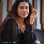 Payal Rohatgi Instagram - बात करते हैं आपके साथ कि कैसे Afghanistan को अब Taliban poori तरह से अपने क़ाबू में कर रहा है जब US ने अपने forces Afghanistan से निकाले Joe Biden President के सत्ता में आते ही। यह देखकर इतना ही कहना है कि social media ke ज़माने में दोगला पन नहीं ignore किया जा सकता है।President Joe Biden ने US के forces निकाले Afghanistan से, शांति का पाठ पढ़ाया और आज की तारीख़ में Taliban Afghanistan को अपने क़ाबू में कर रहा है। दूसरी ओर हम दोगला पन देख रहे हैं आदरणीय प्रधानमंत्री श्री नरेन्द्र मोदी जी के ट्विटर अकाउंट पर। जो भी उनका ट्विटर अकाउंट हैंडल कर रहा उसे समझदारी से tweets करना चाहिए क्योंकि पुराने ट्वीट्स निकाले जा सकते हैं। 2015 में अगर नरेंद्र मोदी जी ने 14 अगस्त को पाकिस्तान को बधाई दी थी तो वो उनकी सोच थी तभी। परंतु आज 2021 में उनकी सोच है कि के ये पाकिस्तान का निर्माण ग़लत था क्योंकि यह भारत का हिस्सा था और यह उनकी सोच सही है। मगर इस साल 22 मार्च को पाकिस्तान की सोच फैलाने वाला मुस्लिम league को बधाई देना ग़लत था क्योंकि अगर मुस्लिम league ना होता तो ना पाकिस्तान बनता ना देश का बँटवारा होता। अब ये दोगलेपन पर Randeep Singh Surjewala जो congress के नेता है उनका tweet सही बैठता है तो आशा करती हूँ कि जो भी प्रधानमंत्री जी का Twitter account handle कर रहा है वो ऐसी गलती ना करे। #payalrohatgi
