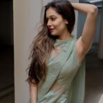 Payal Rohatgi Instagram - Twitter के जो chief थे Manish Maheshwari उनके साथ मैंने थोड़े समय के लिए interact किया था जब Sangram Singh ने एक show किया था Discovery channel के लिए। अब वो Manish Maheshwari का US transfer हो चुका है और उनसे Asia के Twitter के head है काफ़ी ख़ुश हैं उनके Bharat के प्रदर्शन से। वो प्रदर्शन जहां Bharat के ख़िलाफ़ बोलने वाले लोगों की आवाज़ को बुलंद किया Twitter ने और जो Bharat के हित में बोलते थे उनकी आवाज़ को दबाया। जब BJP के नेताओं को target किया तब BJP सरकार ने Twitter के office पर raid करवाई जिसकी वजह से अब Twitter भारतीय क़ानून के अनुसार चलने का प्रयास कर रहा है । परंतु इस प्रयास में उसने सबसे पहले Rahul Gandhi का account lock किया जो Rahul जिसने वो फोटोग्राफ share करी जो फ़ोटोग्राफ़ शायद बाक़ी account से भी share करी गयी होगी। तो यहाँ पर भी दोगलापन छलकने लगा है Twitter का जबसे वो Bharat के क़ानून का पालन करने लगा है क्योंकि अब उसे Bharat सरकार के अनुसार चलना होगा अगर उसे Bharat में रहना होगा।Manish के ऊपर भी कार्रवाई हुई थी जब UP Sarkar द्वारा police भिजवाकर उनसे पूछताछ करवाई गई Twitter के भारत विरोधी अजेंडे को support करने के मुद्दे में। परंतु उस पूछताछ के बाद Manish का भला हो चुका है और वो Bharat छोड़कर US चला गया है क्योंकि Twitter के officials को शायद भारत में डर लगता है । #payalrohatgi